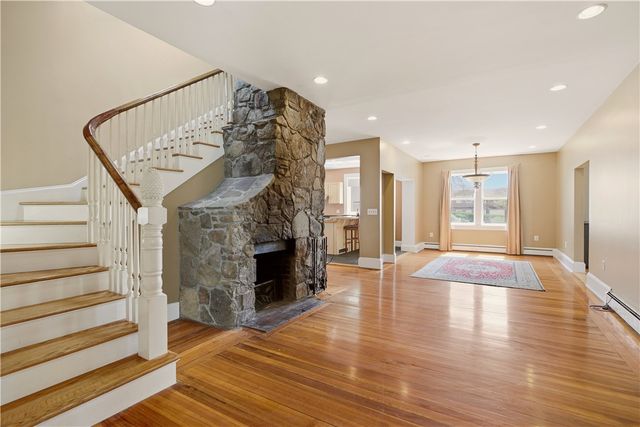 24 Spring Street, Newport, RI 02840