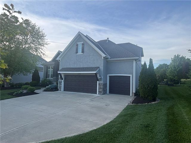 11606 W 157th Terrace, Overland Park, KS 66221