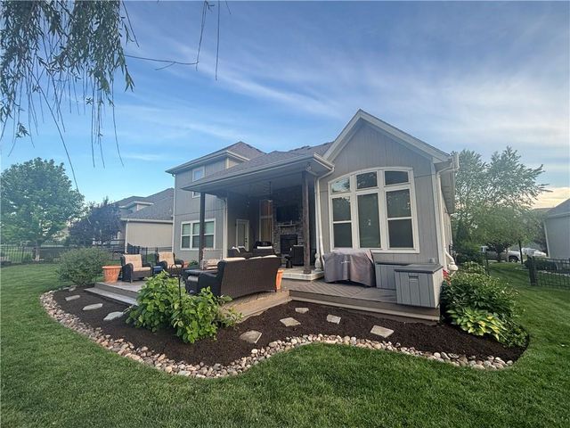 11606 W 157th Terrace, Overland Park, KS 66221