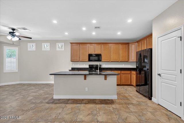 27834 N GIDIYUP Trail, Phoenix, AZ 85085