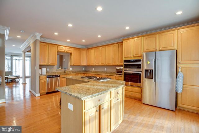 5410 PACHYSANDRA LN, Centreville, VA 20120