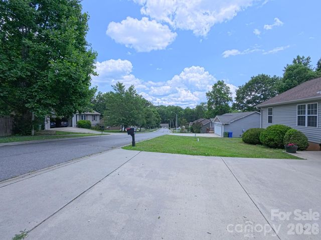 101 Tail Feather Lane, Candler, NC 28715