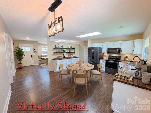 101 Tail Feather Lane, Candler, NC 28715