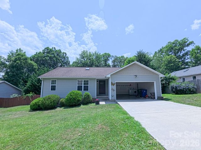 101 Tail Feather Lane, Candler, NC 28715
