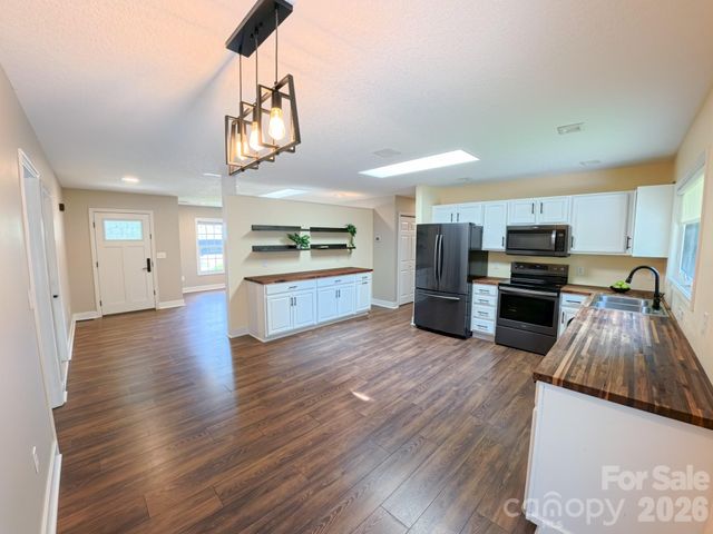 101 Tail Feather Lane, Candler, NC 28715