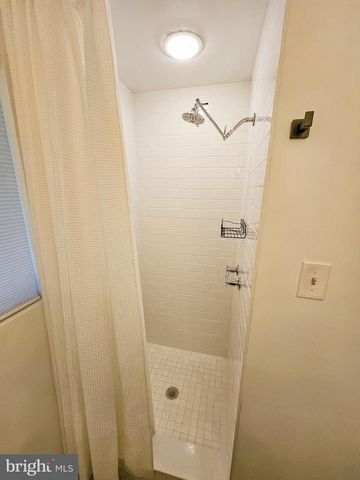 7601 RUDYARD ST, Falls Church, VA 22043