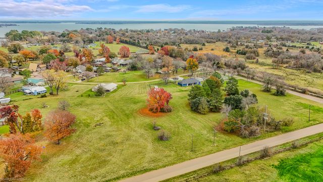 103 Bar T Parkway, Trinidad, TX 75163