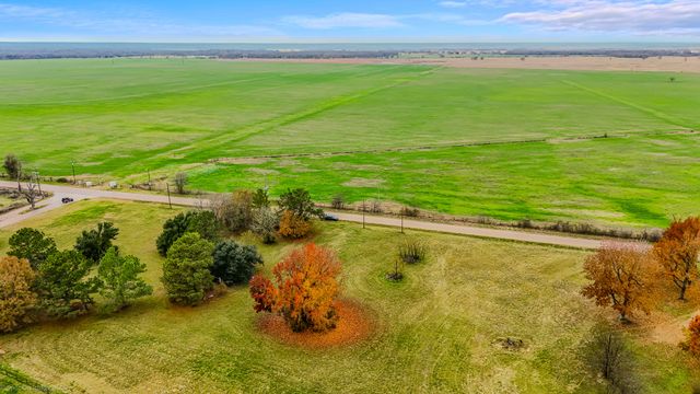 103 Bar T Parkway, Trinidad, TX 75163