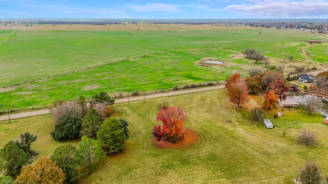 103 Bar T Parkway, Trinidad, TX 75163