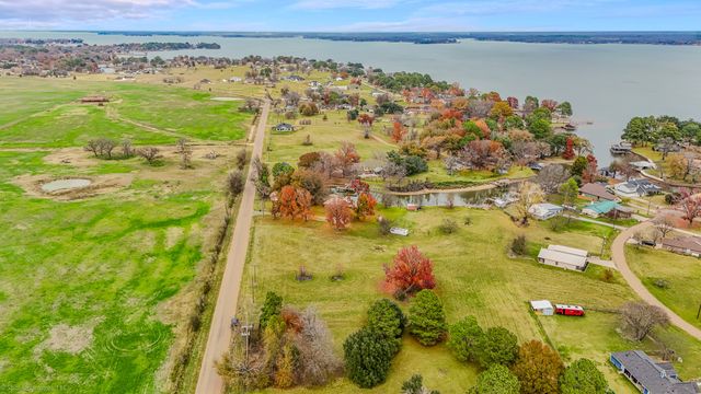 103 Bar T Parkway, Trinidad, TX 75163