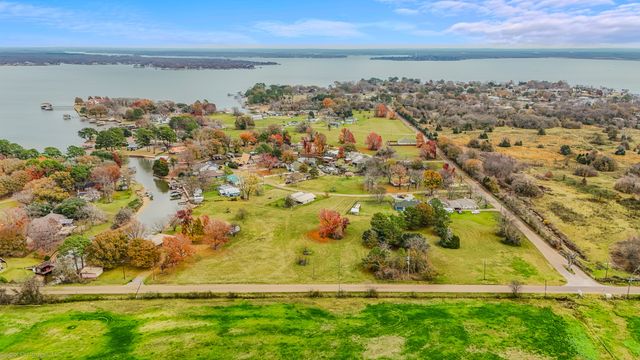 103 Bar T Parkway, Trinidad, TX 75163