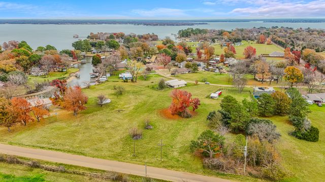 103 Bar T Parkway, Trinidad, TX 75163