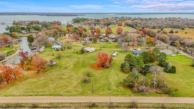 103 Bar T Parkway, Trinidad, TX 75163