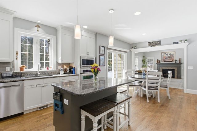 7 Amber Lane, Bedford, NH 03110