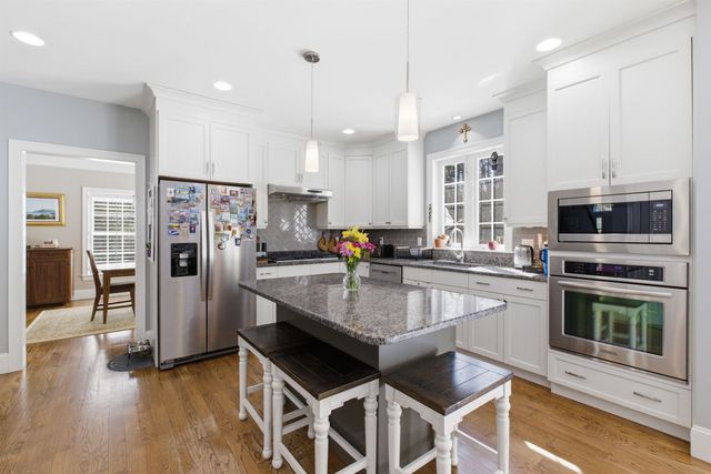 7 Amber Lane, Bedford, NH 03110