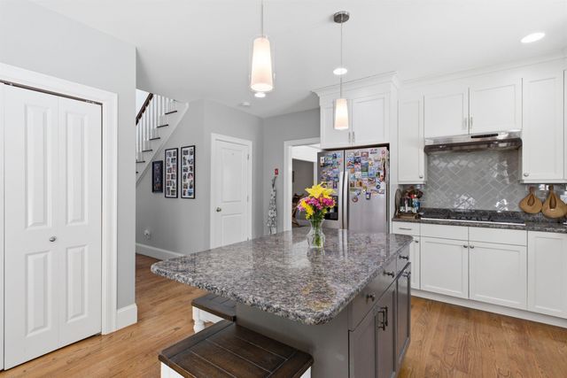 7 Amber Lane, Bedford, NH 03110