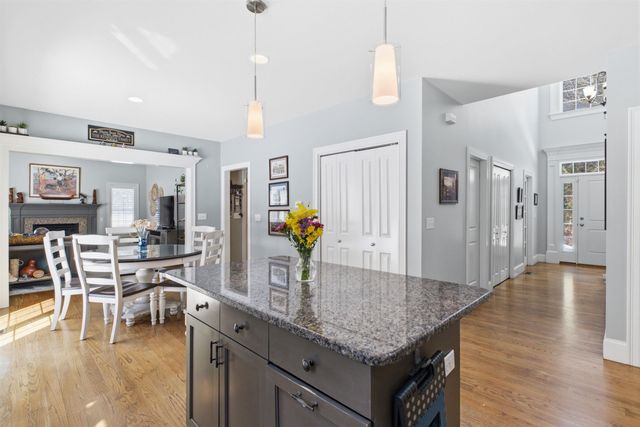 7 Amber Lane, Bedford, NH 03110