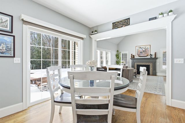 7 Amber Lane, Bedford, NH 03110