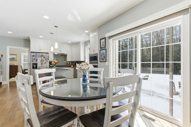 7 Amber Lane, Bedford, NH 03110