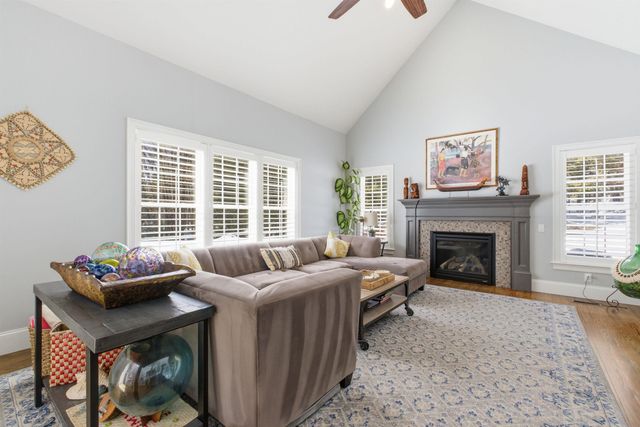 7 Amber Lane, Bedford, NH 03110