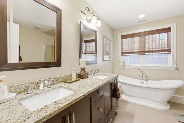 7 Amber Lane, Bedford, NH 03110