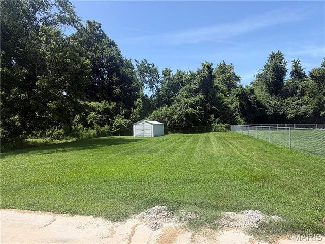 1323 W Congress Street, Pacific, MO 63069