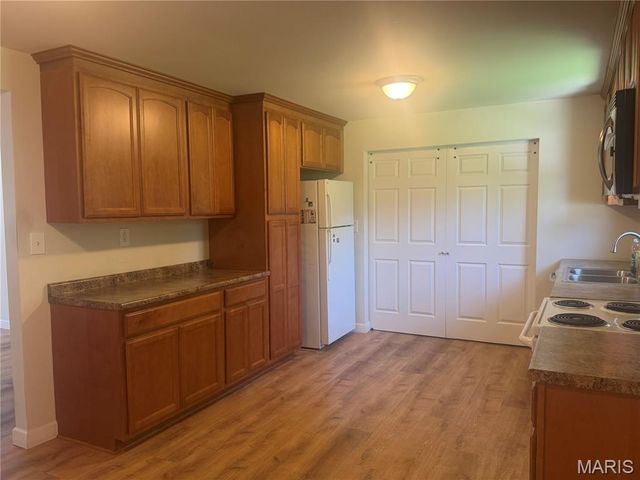 1323 W Congress Street, Pacific, MO 63069