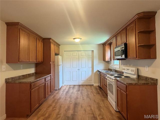 1323 W Congress Street, Pacific, MO 63069