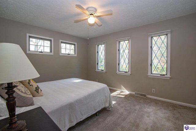 100 Roundtop Road, Elizabethtown, KY 42701