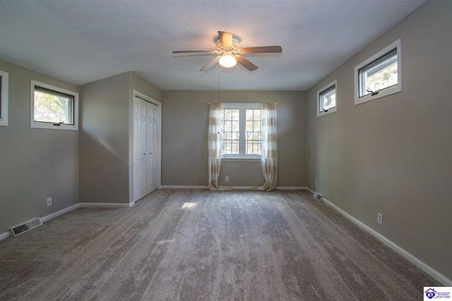 100 Roundtop Road, Elizabethtown, KY 42701