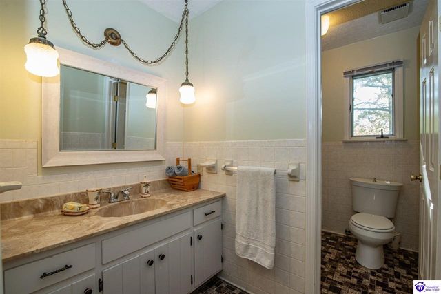 100 Roundtop Road, Elizabethtown, KY 42701