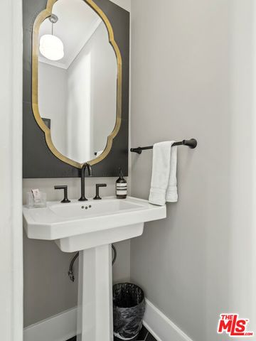 1528 N Curson Avenue, Los Angeles, CA 90046