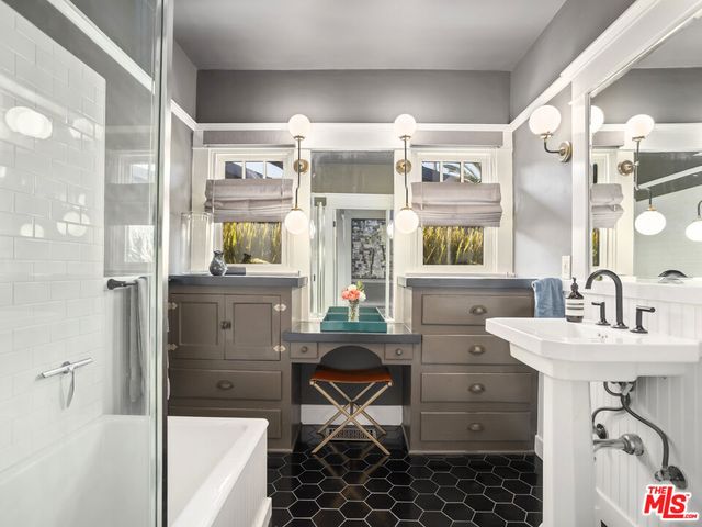 1528 N Curson Avenue, Los Angeles, CA 90046