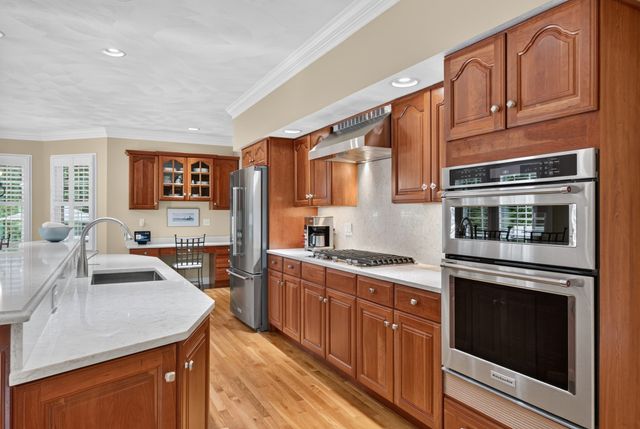 21 Somerset Dr, Andover, MA 01810