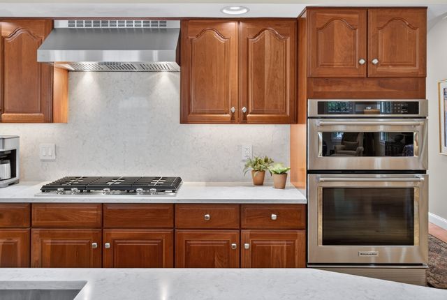 21 Somerset Dr, Andover, MA 01810