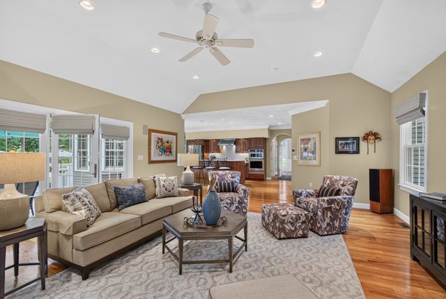 21 Somerset Dr, Andover, MA 01810