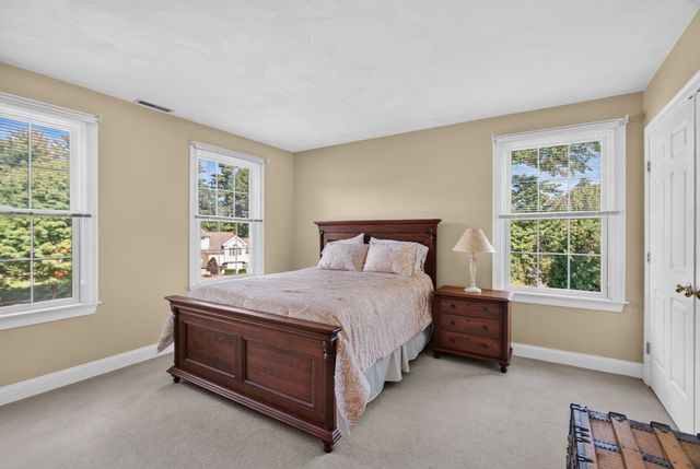 21 Somerset Dr, Andover, MA 01810