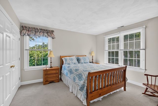 21 Somerset Dr, Andover, MA 01810