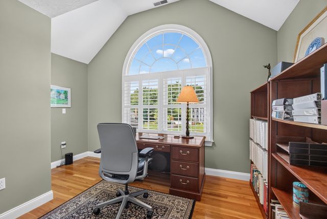 21 Somerset Dr, Andover, MA 01810