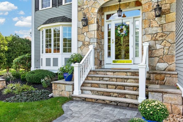 21 Somerset Dr, Andover, MA 01810