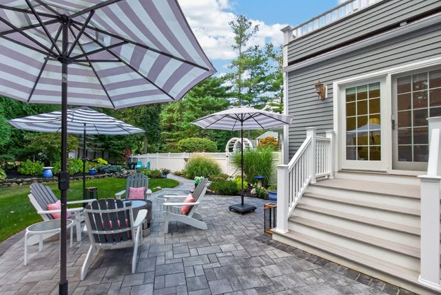 21 Somerset Dr, Andover, MA 01810