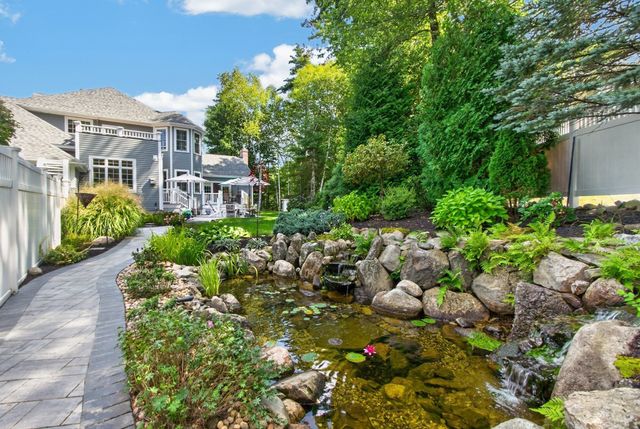 21 Somerset Dr, Andover, MA 01810