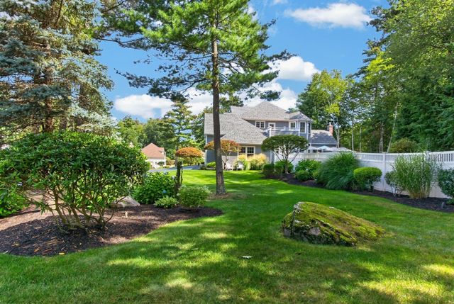 21 Somerset Dr, Andover, MA 01810
