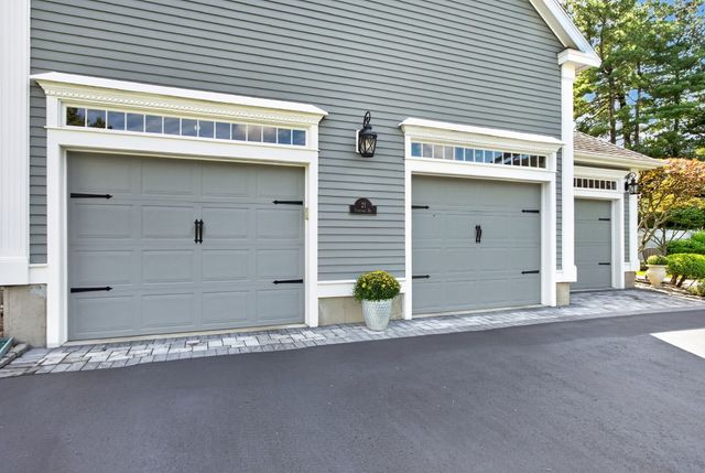 21 Somerset Dr, Andover, MA 01810