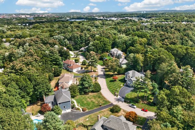 21 Somerset Dr, Andover, MA 01810