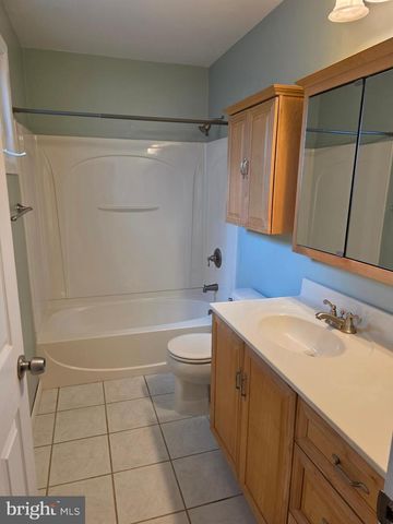 9 GEORGETOWN RD, Lindenwold, NJ 08021