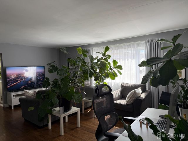 160 Evergreen Road 12B, Edison, NJ 08837