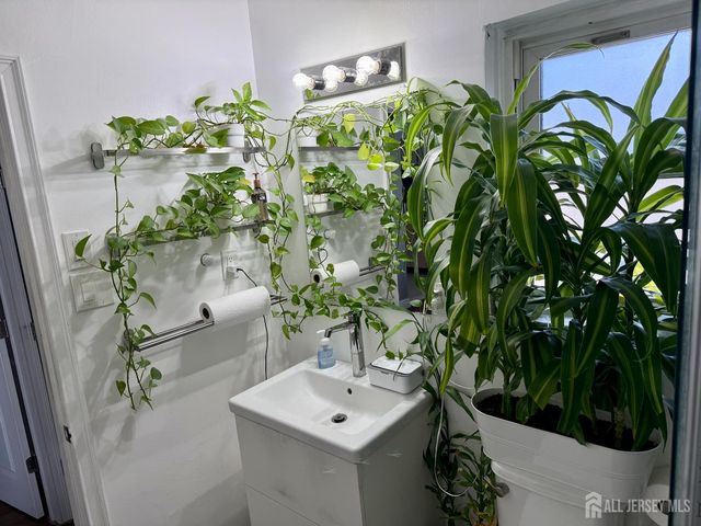 160 Evergreen Road 12B, Edison, NJ 08837