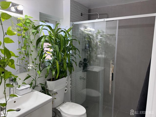 160 Evergreen Road 12B, Edison, NJ 08837