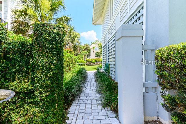 31 Ocean Point S, Hilton Head Island, SC 29928